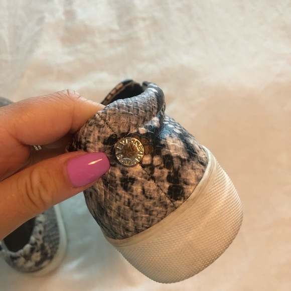 Steve Madden snakeskin sneaker slip on - Picture 8 of 8